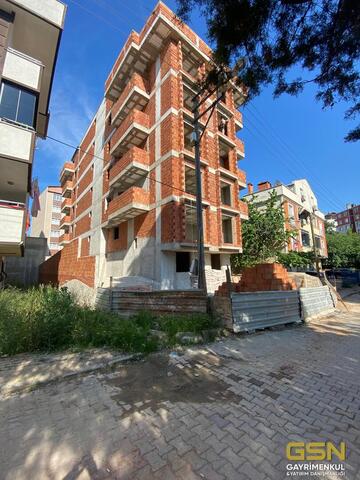 ÇAYIROVA YENİMAHALLE'DE MERKEZİ KONUMDA DAİRELER